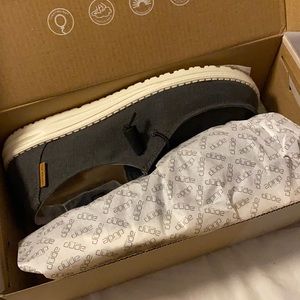 New in box Wendy hey dudes in chambray off black